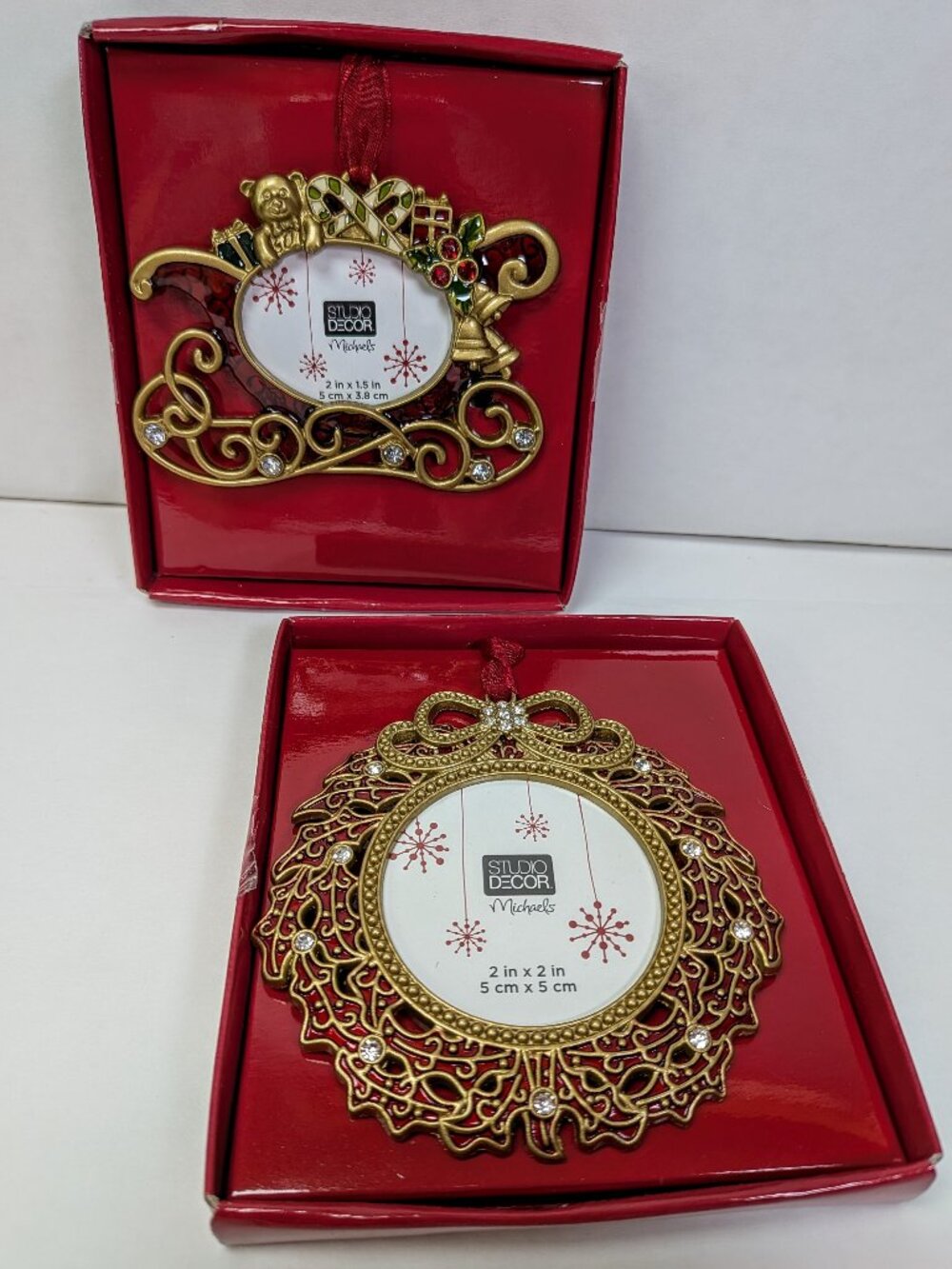 VTG Michaels Studio Decor Enamel Christmas Photo Frame Ornaments Sleigh Wreath